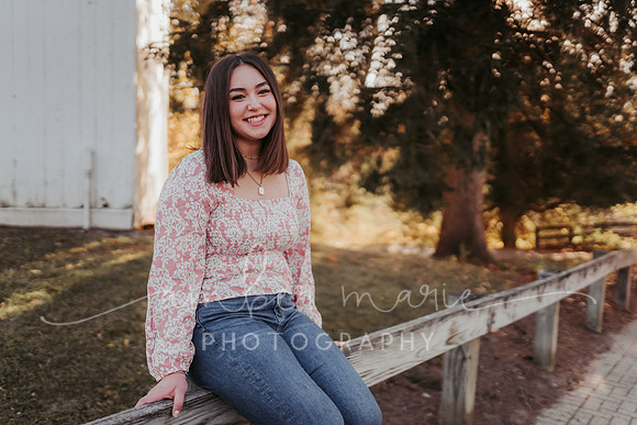 AMP06250Angelina_grad_oct22