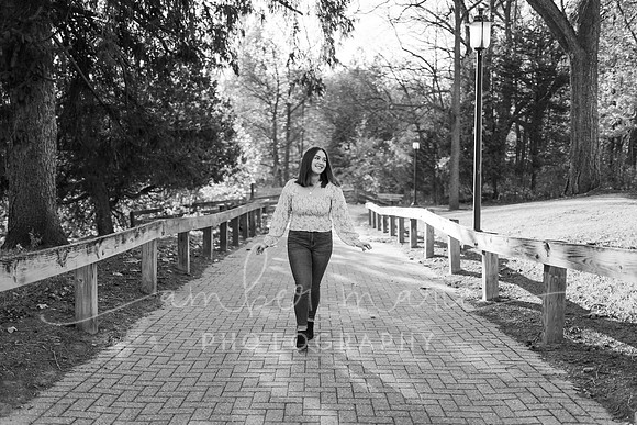 AMP06270Angelina_grad_oct22