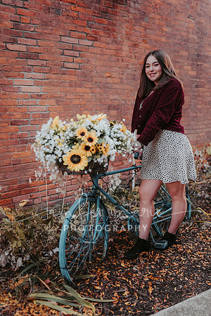 AMP06400Angelina_grad_oct22