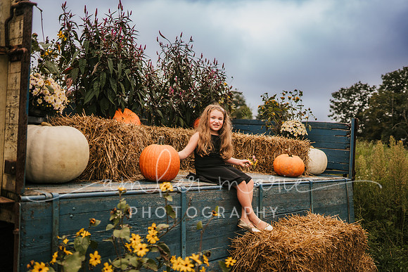 Rebekah_sunflowers-76