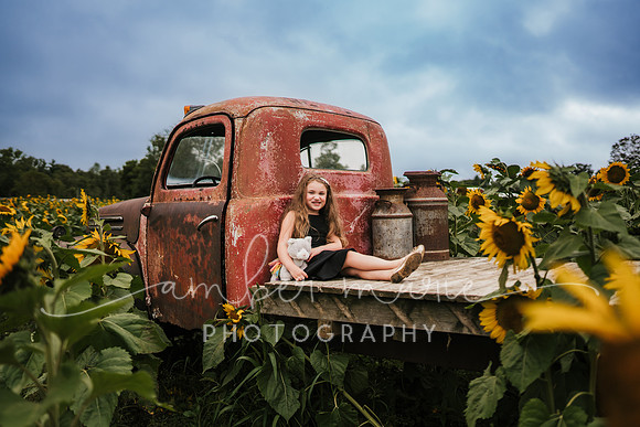 Rebekah_sunflowers-56