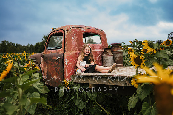 Rebekah_sunflowers-55