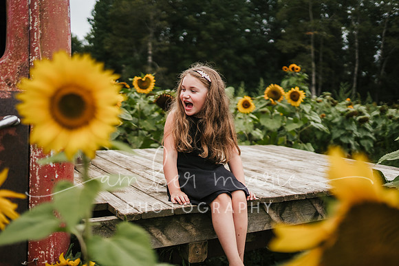 Rebekah_sunflowers-54