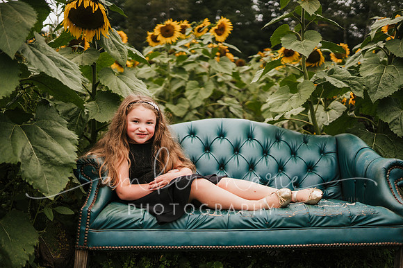 Rebekah_sunflowers-47