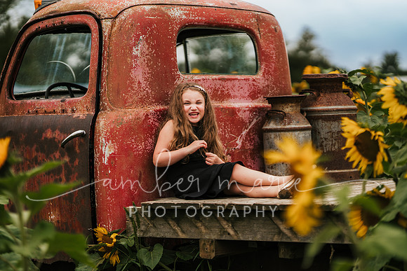 Rebekah_sunflowers-23