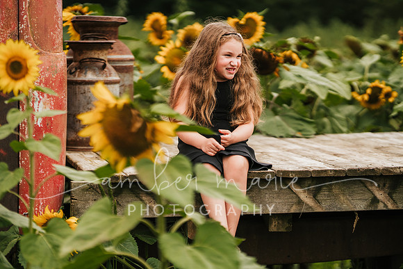 Rebekah_sunflowers-19