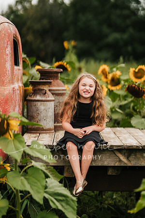 Rebekah_sunflowers-17