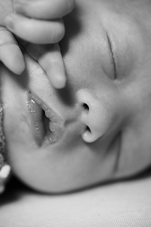 AMP06105-Edit-2_Delilah_newborn