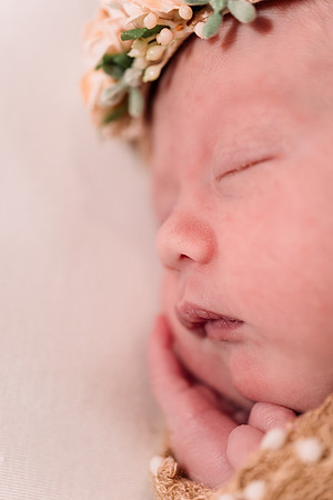 AMP06084-Edit_Delilah_newborn
