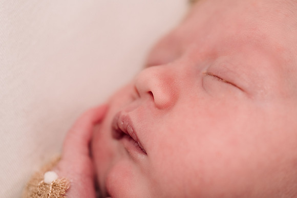 AMP06091-Edit-2_Delilah_newborn
