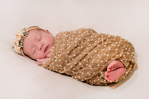 AMP06073-Edit_Delilah_newborn