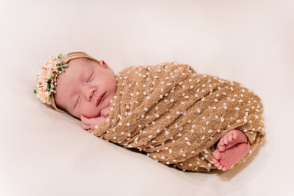 AMP06078-Edit_Delilah_newborn