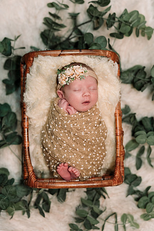 AMP06054-Edit_Delilah_newborn
