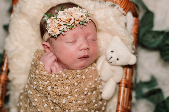 AMP06039-Edit_Delilah_newborn