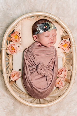 AMP06018-Edit_Delilah_newborn