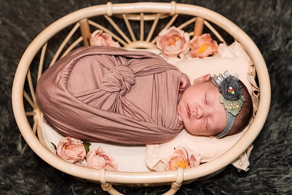 AMP06028-Edit_Delilah_newborn