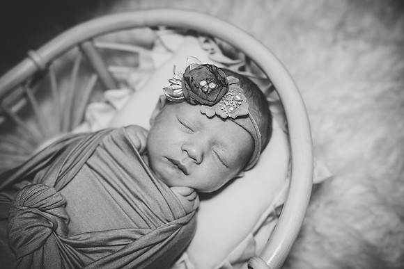 AMP06008-Edit_Delilah_newborn