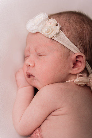 AMP05917-Edit_Delilah_newborn