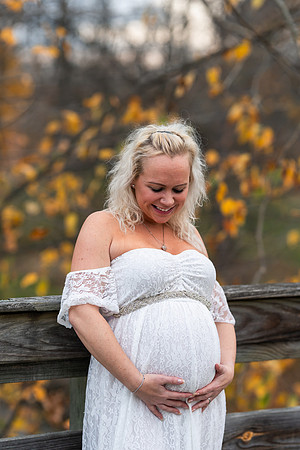 AMP02530_Ashley_maternity
