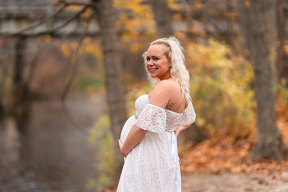 AMP02458_Ashley_maternity