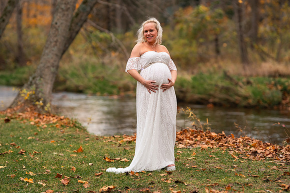 AMP02443_Ashley_maternity