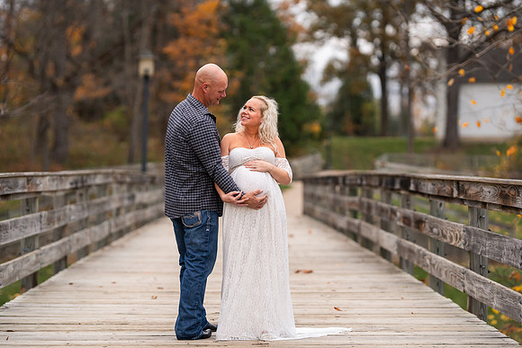 AMP02421_Ashley_maternity