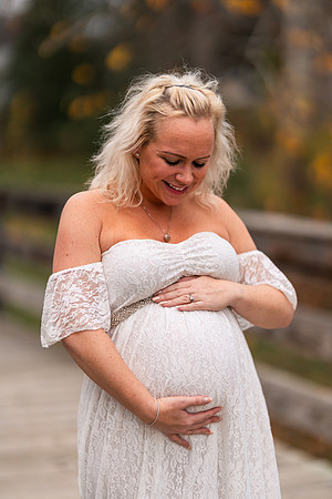 AMP02408_Ashley_maternity