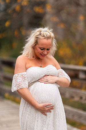 AMP02407_Ashley_maternity