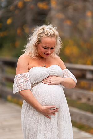 AMP02406_Ashley_maternity