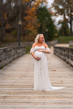 AMP02400_Ashley_maternity