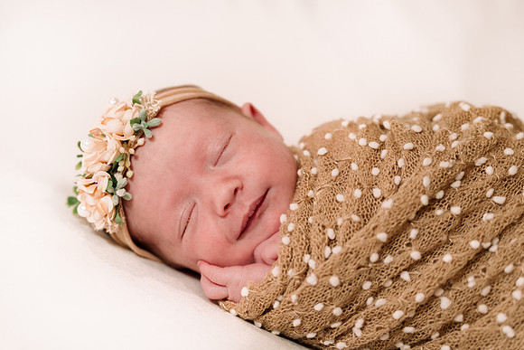 AMP06071_Delilah_newborn